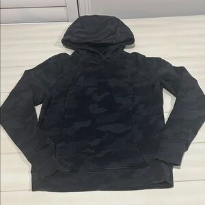 Lululemon scuba pullover in Camo size 4